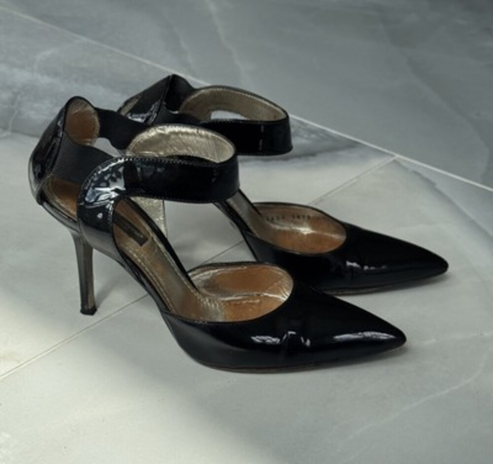 Dolce Gabbana Women’s Black Patent Leather D'Orsay Pumps Pointed Toe Size 37